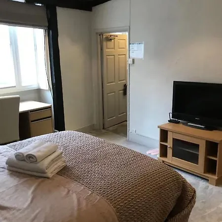 Golden Cross Guesthouse-2